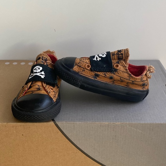 Converse Chuck Taylor Skull & Crossbones Toddler Sneakers- SZ 5 C - Picture 7 of 12